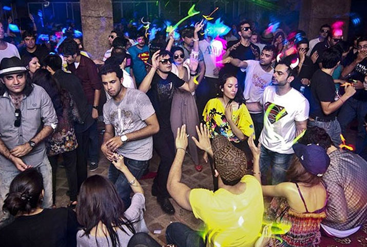 /media/k2/galleries/57484/New-Year-Celeb-G03