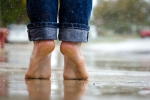Keep feet neat and clean, feet in monsoon, 4 steps to follow to keep your feet neat and clean in monsoon, Flip flop Keep feet neat and clean, feet in monsoon, 4 steps to follow to keep your feet neat and clean in monsoon, Flip flop