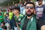 pakistani singing indian national anthem, Pakistan cricket fan singing Indian national anthem, india vs england match pakistani cricket fan sings jana gana mana video goes viral, 2019 world cup