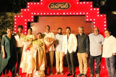 Mahanati team Felicitated by Allu Arjun