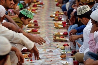 Ayodhya’s Sita Ram Temple Hosts Iftar Feast