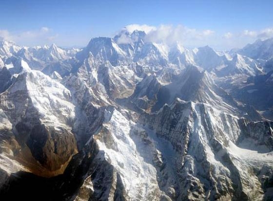 Eyewitness describes 'terrifying' Everest brawl