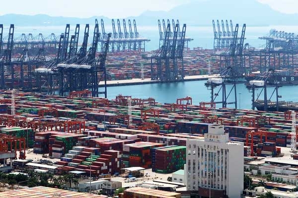 China Imposes 15% Tariff on Coal, Gas Imports from USA