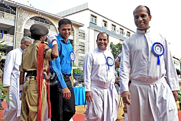 Rahul Dravid recollects memories in his school},{Rahul Dravid recollects memories in his school