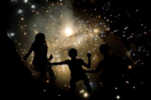 TN Govt. Fixes Time Slot for Bursting Crackers on Diwali