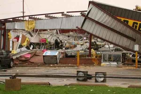 Possible tornado reported in Celina, OH, at least 8 people injured